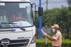 Nóng: Bình Dương tạm ngưng áp dụng cấp giấy thông hành cho người dân