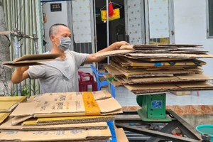 Người dân TP Thủ Dầu Một vui mừng khởi động làm việc trở lại