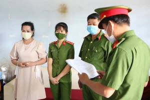 Bắt tạm giam 1 phụ nữ kê khống hóa đơn để trốn thuế hàng tỉ đồng