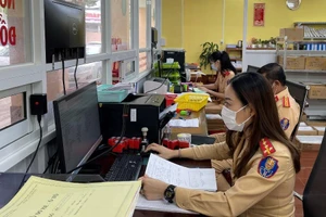 CSGT Bình Dương tiếp nhận hồ sơ đăng ký xe theo ngày với từng địa phương