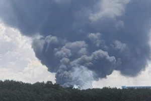 Cháy lớn tại công ty sản xuất mút xốp ở Bình Dương