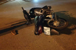 Bình Dương: 2 nam thanh niên thương vong khi va chạm với container