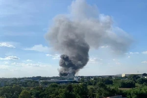  Công ty đồ gỗ ở Bình Dương cháy ngùn ngụt