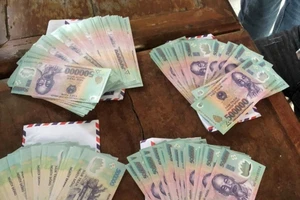 Tóm gọn thanh niên đang bán hơn 110 triệu đồng tiền giả