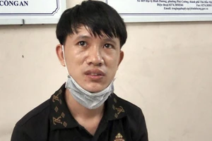 Vào quán bar hỏi mua ma túy không được, thanh niên đâm chết bảo vệ