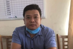 Đi trộm ở quán cà phê ở Bình Dương bằng ô tô