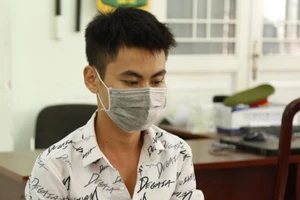 Giả danh công an ép gái bán dâm phục vụ miễn phí