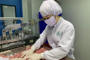 Cận cảnh hai nhà máy sản xuất thuốc điều trị COVID-19 ở Bình Dương