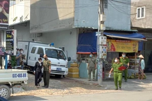 Thực nghiệm hiện trường vụ thanh niên đâm chết bạn gái ở Bình Dương 