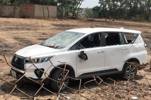 Bình Dương: Bị bắt vì đập ô tô đậu trên đất của mình 