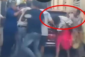 Giáng chức, điều chuyển công tác Đại úy công an ở Bình Dương đánh phụ nữ