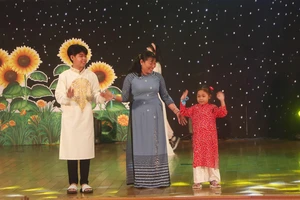 Hàng ngàn trẻ em mồ côi vì COVID-19 có mẹ đỡ đầu