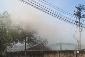 Bình Dương: 1 công ty sản xuất gạch men xin lỗi người dân vì khói bụi và mùi hôi