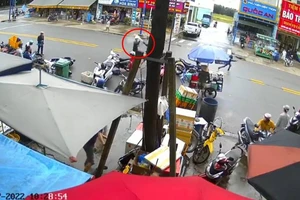 Truy bắt nhóm trộm cắp xe máy dùng dao tấn công người dân ở Bình Dương 