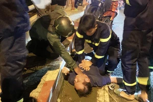 Bình Dương: Cứu sống người đàn ông nhảy cầu Phú Cường tự tử