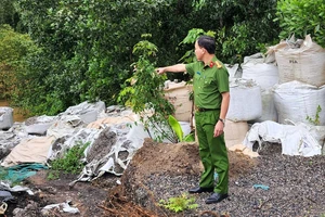 Bình Dương: Hàng chục tấn chất thải độc hại được chôn lấp trên khu đất rộng 