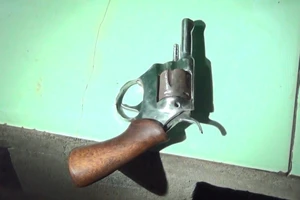 Tên trùm ma túy ở Bình Dương cất giấu số lượng lớn ma túy và súng