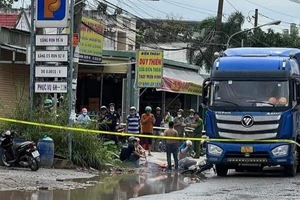 Bình Dương: Bé gái lớp 2 chết thương tâm trên đoạn đường đầy ổ gà