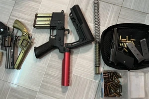 Bình Dương: Bắt kẻ buôn ma túy thủ nhiều súng, đạn 