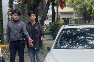 Bình Dương: Hai thanh niên bẻ hàng loạt gương chiếu hậu bị bắt