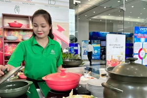 Ấn tượng hàng trăm gian hàng tại triển lãm ngày hội Techfest VietNam 