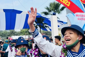 Bình Dương tiễn hơn 1800 tân binh lên đường nhập ngũ