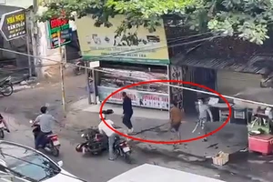 Sau va chạm giao thông, 2 nhóm hỗn chiến làm 2 người thương vong