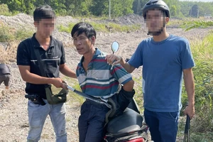 Bình Dương: Trộm dùng rựa chém công an để tẩu thoát