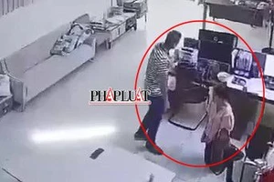 Camera ghi lại cảnh giám đốc người Trung Quốc sát hại nữ kế toán