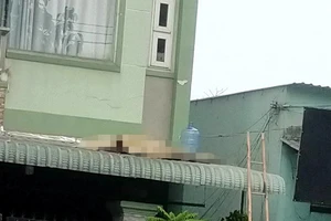 Bình Dương: Người thợ quảng cáo tử vong trên mái nhà, nghi điện giật
