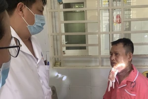 Bảo vệ ngân hàng kể lại thời điểm lao vào bắt kẻ cướp có súng 