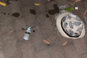 Công an kịp đưa 1 người co giật bên đường vào bệnh viện