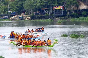 Sôi nổi ngày hội đua thuyền trên sông Sài Gòn