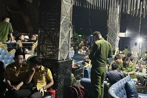 Hàng chục người dương tính với ma túy trong quán bar ở Bình Dương