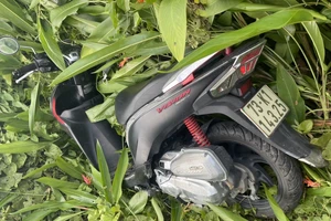 Bình Dương: Nữ xe ôm bị cướp kề dao cướp xe máy