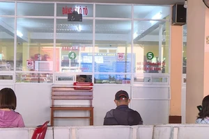 Đưa cà vẹt giả đến công an để sang tên ô tô thì bị phát hiện