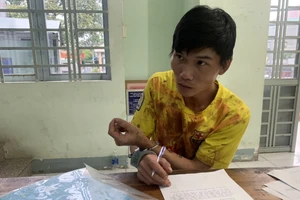 Thanh niên phê ma túy, giết bạn rồi chờ công an đến bắt