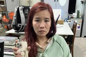 Đem điện thoại vừa trộm đi bán, chủ tiệm ngầm báo công an 