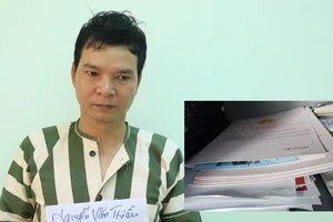 Bắt giữ người làm giả hàng trăm con dấu