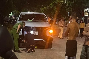 Thương tâm: Bé trai 17 tháng tuổi bị ô tô của hàng xóm tông trúng 