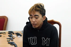Bắt thanh niên 19 tuổi tự chế súng quân dụng rồi rao bán trên mạng 