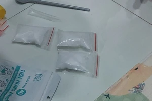 Bình Phước: Bắt quả tang nhóm nam nữ phê ma túy trong nhà nghỉ