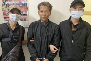 Bình Dương: Cùng gia đình trốn truy nã trong trang trại gà