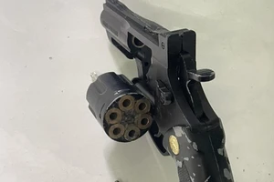 Bình Dương: Truy bắt nhóm nổ súng bắn người