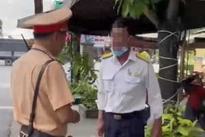 Tạm đình chỉ cán bộ thuế chống đối lực lượng CSGT ở Bình Dương