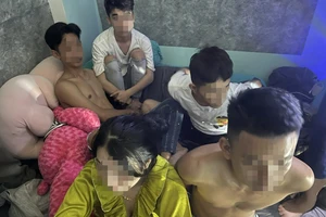 Nhóm thanh niên nam nữ bị bắt khi đang 'bay lắc' trong phòng trọ