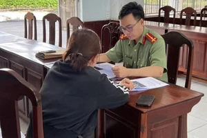 1 phụ nữ ở Bình Phước bị mời làm việc vì đăng tin ‘chỉ điểm’ chốt CSGT