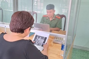 Xử phạt 1 phụ nữ xúc phạm Công an, VKS và Toà án TP Thuận An trên mạng xã hội