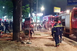 Hỏa hoạn tại 1 cửa hàng điện tử ở Bình Phước