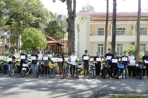 Công an xử lý nhóm thanh niên đua xe trái phép ở Bình Dương